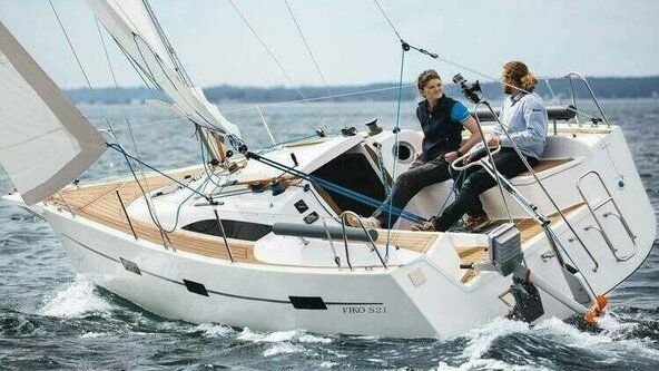 Viko S21 small yacht sailing in fresh wind